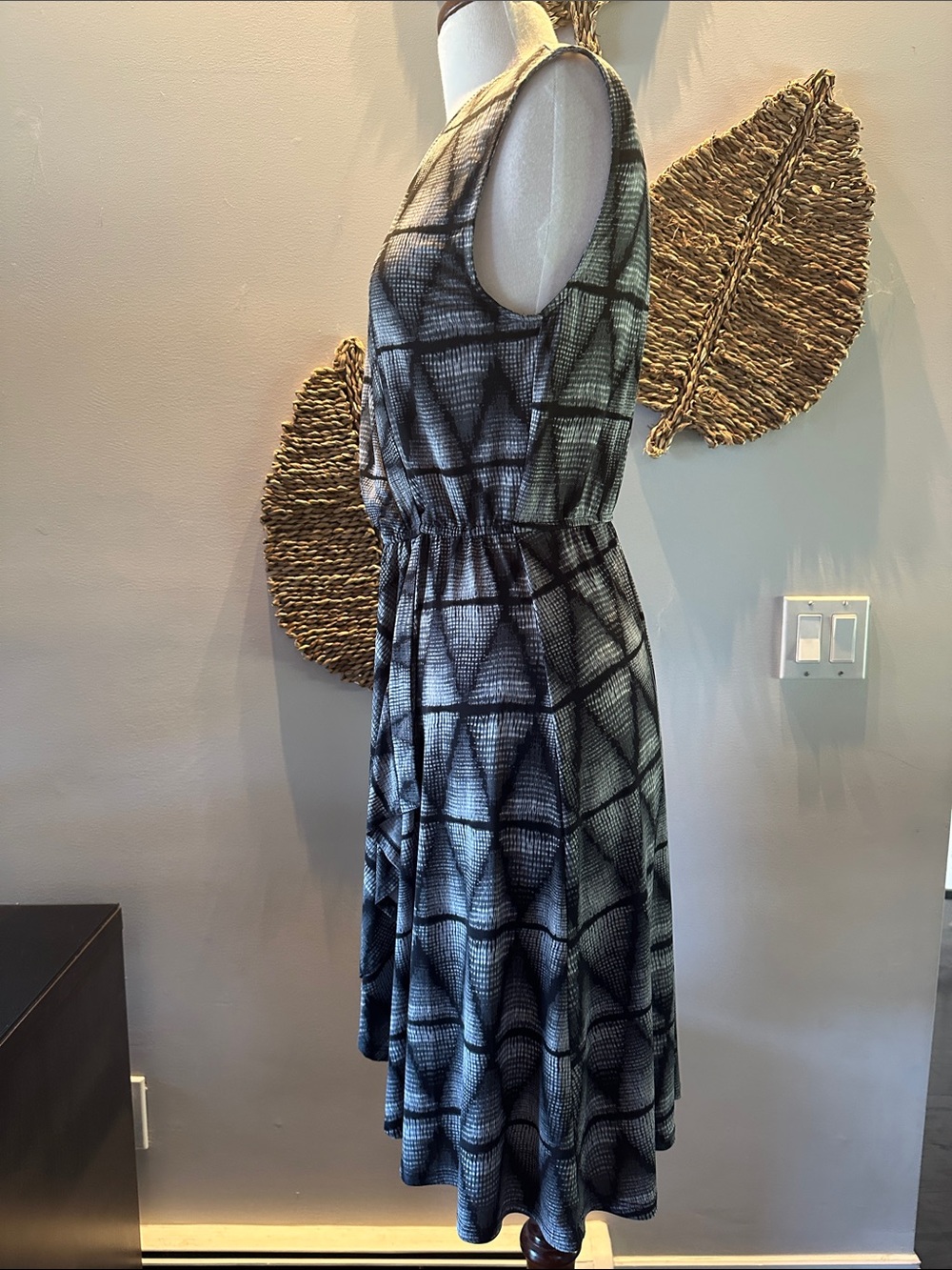 BCBGMaxAzria Black & Gray Sleeveless Faux-Wrap Midi Dress - Picture 4 of 8
